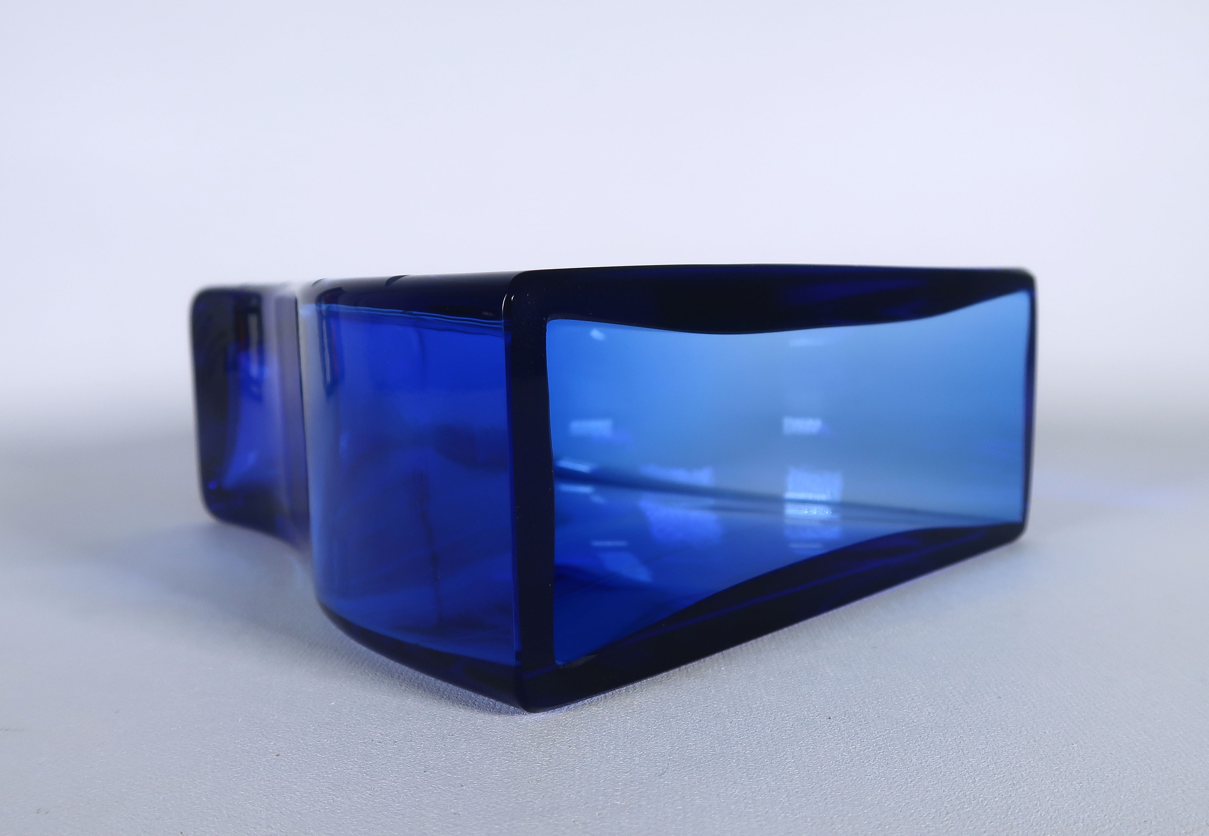 Margareta Hennix - Glas, Blauwe geslepen vaas Reijmyre kopen? Bied vanaf 20!