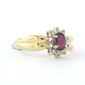 18k gouden ring met robijn en briljant geslepen diamant totaal circa 0.15ct kopen? Bied vanaf 525!