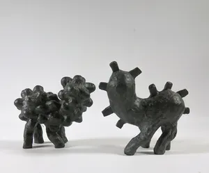 Christien Rijnsdorp - Twee dierfiguren van kunsthars, Lips & Bobbels kopen? Bied vanaf 1!