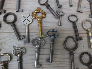Curiosa - Partij sleutels van diverse afmetingen en metaal soorten. kopen? Bied vanaf 1!