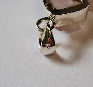 Unieke grote hanger van zilver 925 gezet met drie ruwe rozenkwarts stenen kopen? Bied vanaf 50!