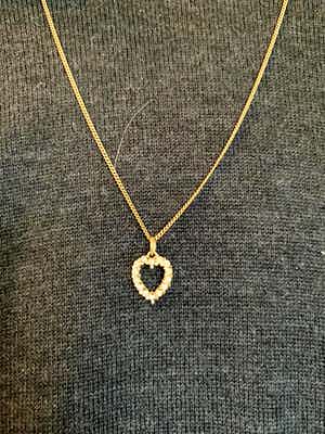 18kt gouden  parel  hart hanger, 1,64 gr.  Ketting wordt niet mee verkocht. verkocht voor € 50!