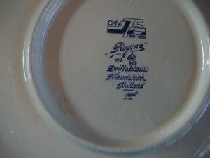 Niet of onleesbaar gesigneerd - Bord Wandbord Regina 1986 kopen? Bied vanaf 1!