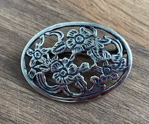 AcheterNiet of onleesbaar gesigneerd - Moerkerk & Co Haarlem - Zilveren (.835) Broche? Enchérissez de 1!