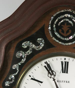 Curiosa - Franse klok ingelegd met paarlemoer kopen? Bied vanaf 100!