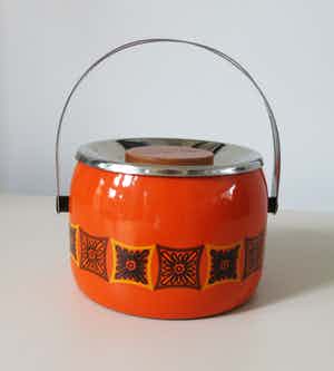 Vintage Oranje emaille ijsemmer met chromen hengsel verkocht voor € 1!