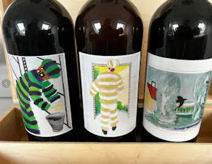 Roger Raveel - Kunstenaarseditie met 3 wijnflessen in originele houten kist kopen? Bied vanaf 150!