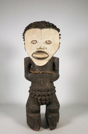 Mambila - Houten voorouderbeeld met wit geschilderd gezicht kopen? Bied vanaf 1!