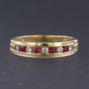 18K Goud - geelgouden ring bezet met diamant en robijn - ringmaat 16.5 (52) kopen? Bied vanaf 280!