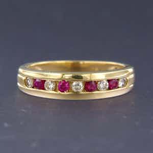 18K Goud - geelgouden ring bezet met diamant en robijn - ringmaat 16.5 (52) verkocht voor € 280!