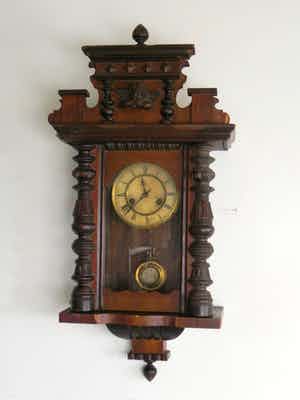 Goed lopende wandklok met engeltje verkocht voor € 1!