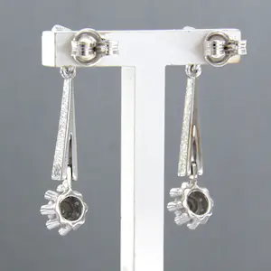 14k wit gouden oorhangers bezet met single cut geslepen diamant 0.01 ct kopen? Bied vanaf 200!