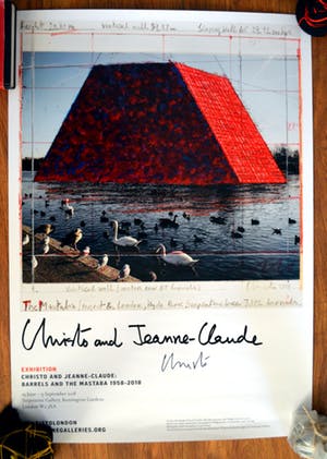 Christo - Mastaba Londen 2019 offset handgesigneerd 84 x 59,5 cm kopen? Bied vanaf 175!