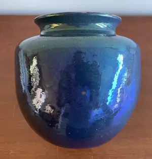 Chris Lanooy - Art Deco Kunstaardewerken vaas uitgevoerd in blauw lusterglazuur kopen? Bied vanaf 55!