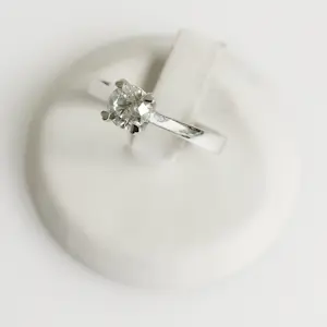 Diamanten ring kaufen? Bieten Sie von 950!