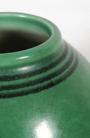 Kunstaardewerkfabriek Sint Lukas - ADCO en Cees Sluyter - Lot van drie aardewerken vaasjes kopen? Bied vanaf 50!