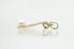 64 - Chique 18 Krt bicolor gouden hanger versierd met parel kopen? Bied vanaf 80!