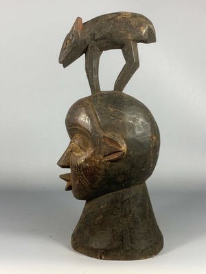 Yoruba - 200443 - Tribal used African Yoruba statue Head with animal - Nig kopen? Bied vanaf 25!