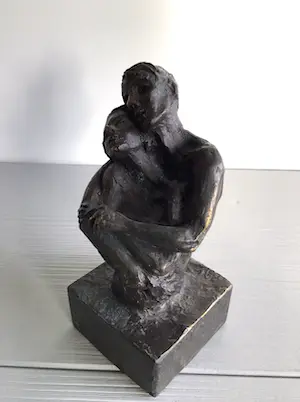 Astrid Veldhuyzen-Koppen - Sculptuur “ De omarming “ kopen? Bied vanaf 89!