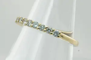 Acheter46- Exclusieve 14Krt gouden rij-ring met ca 0.45ct briljant geslepen diamant? Enchérissez de 190!