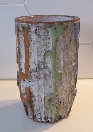 Potterie De Olde Kruyk - Rood Chamotte aardewerken Seqoia vaas ontwerp Piet Kurstjens kopen? Bied vanaf 8!