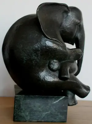 Miep Maarse - Bronzen sculptuur: Parasol (Moeder olifant met kind) - 2001 kopen? Bied vanaf 1250!