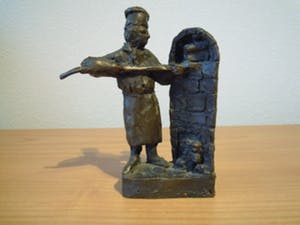 Jaap Hartman - Zwaar bronzen beeldje van een bakker. kopen? Bied vanaf 25!