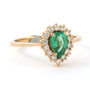 18k gouden ring bezet met smaragd en briljant geslepen diamant tot. 0.26ct kopen? Bied vanaf 500!