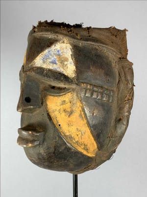 Igbo - Old Tribal Used African IGBO passport Mask - Nigeria. kopen? Bied vanaf 25!