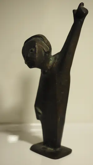 Kurt Lehmann - Kurt Lehmann Bronze Skulptur - Kleiner Knabe mit erhobenem Arm kopen? Bied vanaf 550!