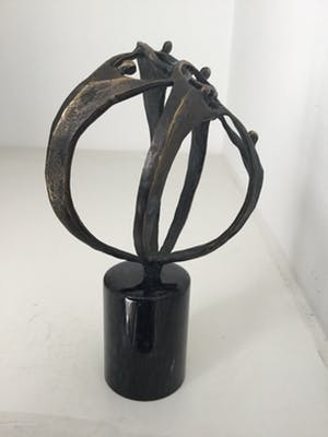 Corry Ammerlaan - Bronzen sculptuur “ De handen ineen “ kopen? Bied vanaf 35!