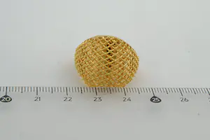 33 - Aparte opengewerkt & ellipsvormige 20 Krt geel gouden ring -"netwerk" model kopen? Bied vanaf 335!