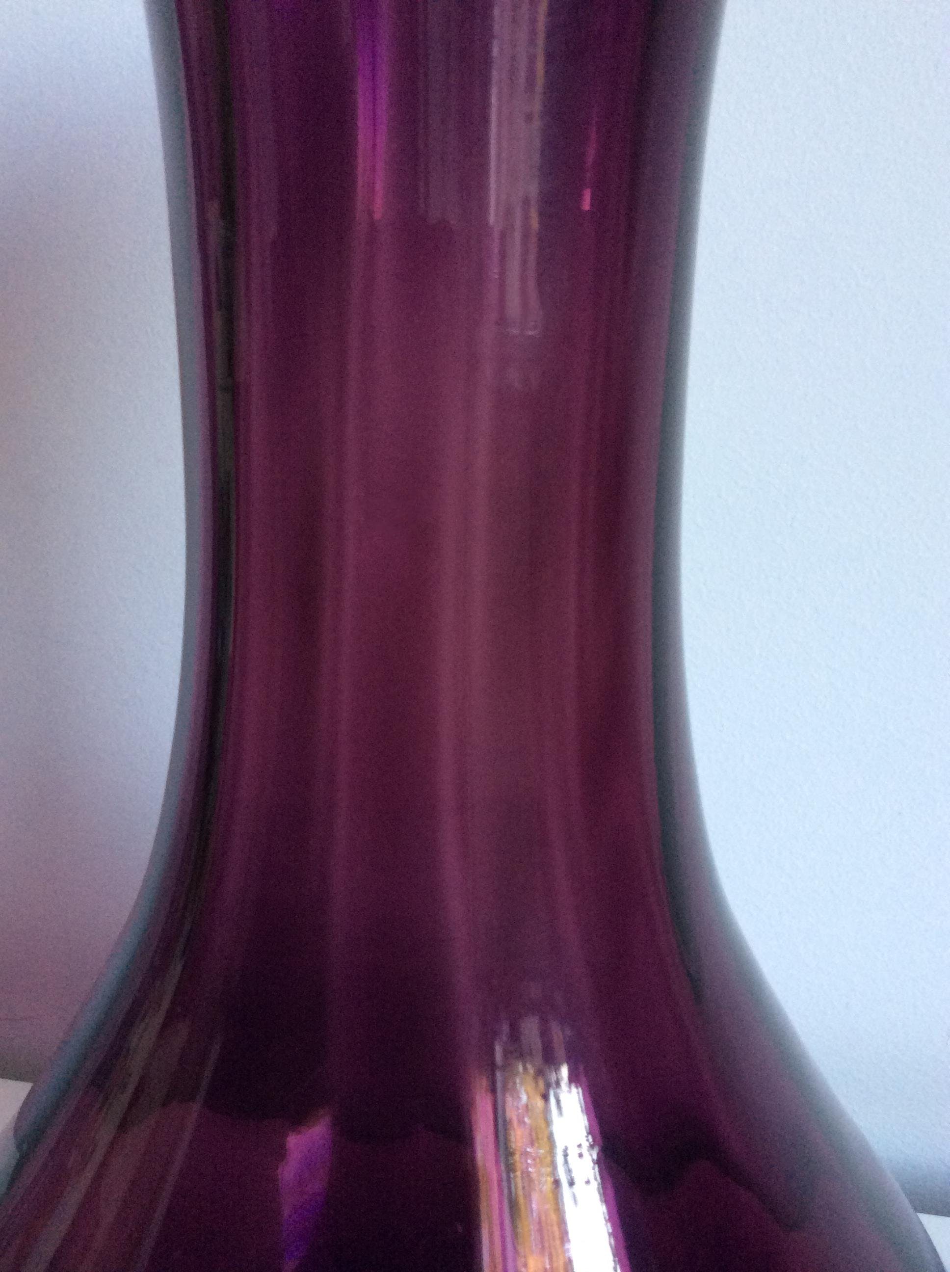 Doyen Glas - grote aubergine vaas - verticale optiek kopen? Bied vanaf 40!