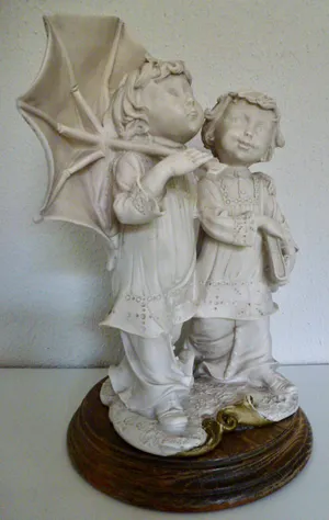 Real Fabbrica Capodimonte - Giuseppe Armani - Meisje wast hond (Washday) en 2 Misdienaren met parasol kopen? Bied vanaf 1!