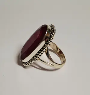 Nieuwe zilveren Ring met facetgeslepen robijn kopen? Bied vanaf 75!