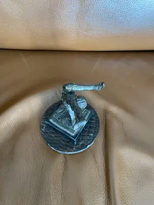 Brons (Onbekend) - Prachtig beeldje - Kind dat handstand doet kopen? Bied vanaf 30!