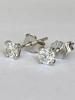 Witgouden oorstekers met diamanten ca 0.70 crt kopen? Bied vanaf 850!