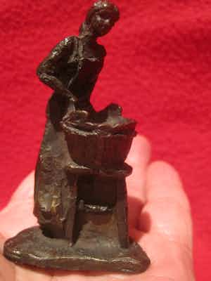 Brons (Onbekend) - Wasvrouw verkocht voor € 35!