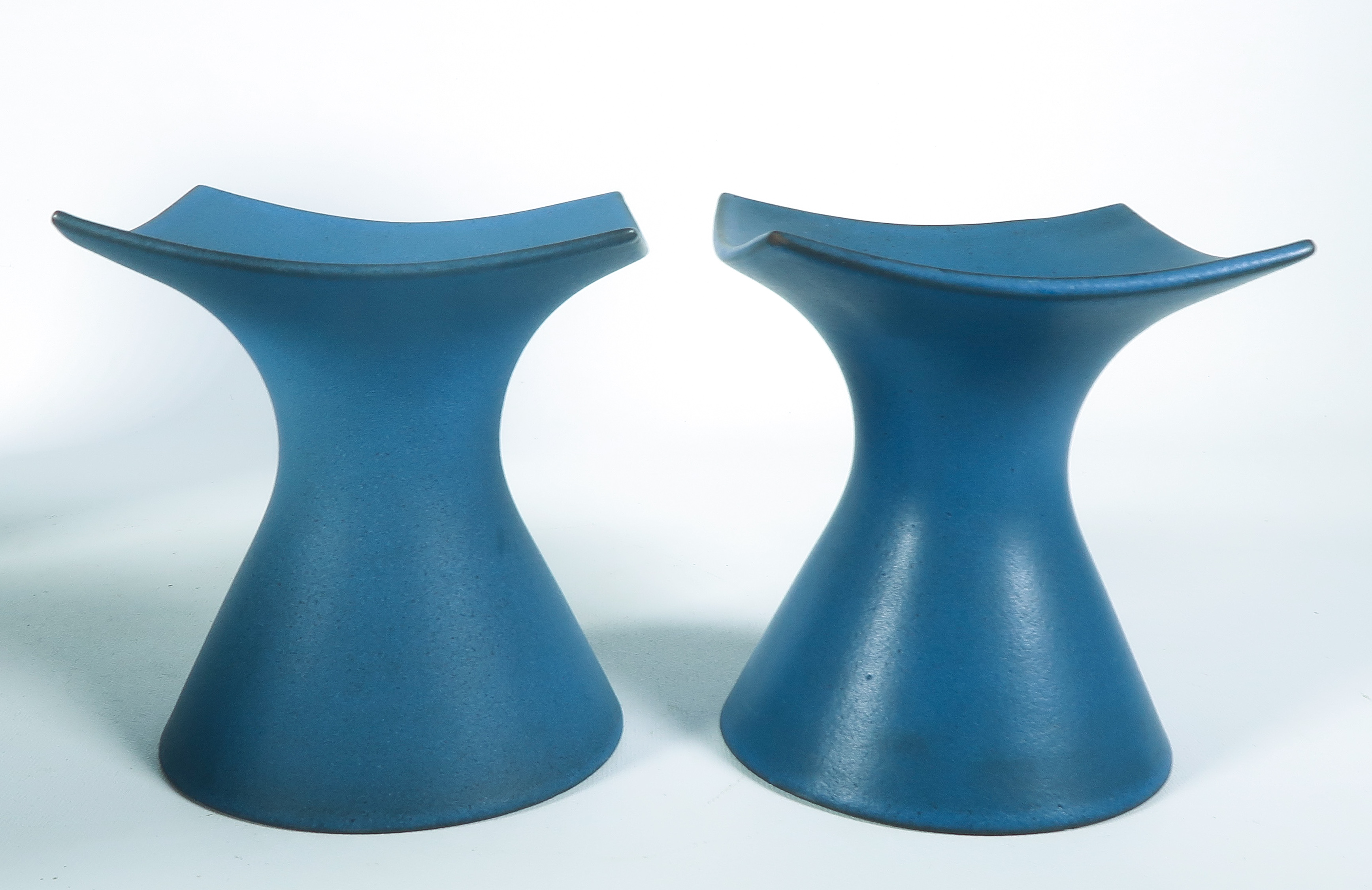 Zweitse Landsheer - Lot van 4 keramieken Cor Unum vazen kopen? Bied vanaf 60!