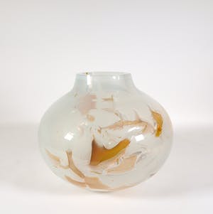 Bernard Heesen - Grote glazen vaas met amberkleurige details kopen? Bied vanaf 250!