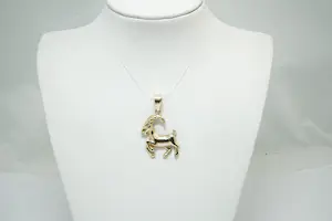 81 - Mooi gedetailleerde 14Krt gouden zodiac sterrenbeeld steenbok hanger kopen? Bied vanaf 230!