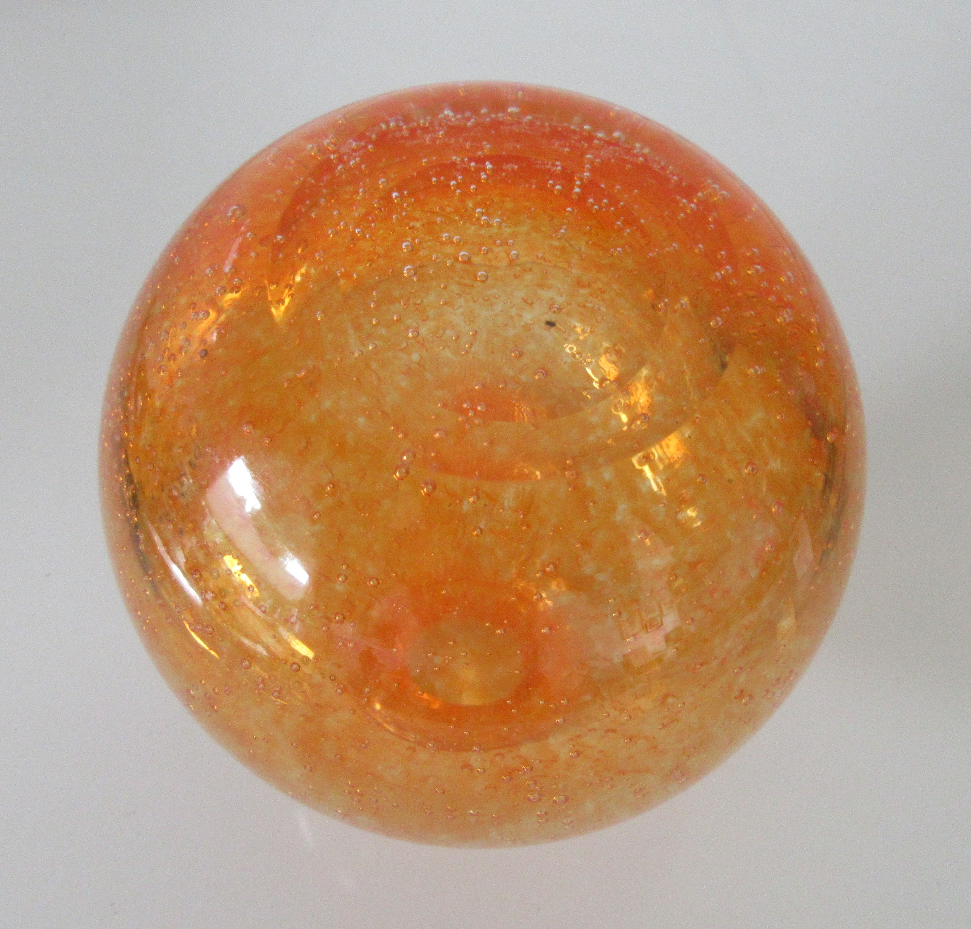 Niet of onleesbaar gesigneerd - Fidrio hand geblazen oranje glazen bubbel bolvaasje kopen? Bied vanaf 1!