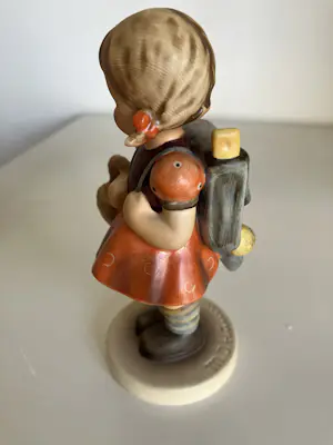 Porzellanfabrik W. Goebel - M.I. Hummel -Schoolmeisje 81 - TMK5 kopen? Bied vanaf 39!