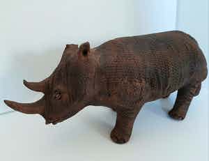 Neushoorn van anaconda leder - antiek verkocht voor € 1!