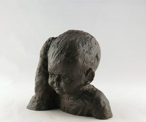 Bets van Wezel - Brons, Hand met babyhoofd kopen? Bied vanaf 150!