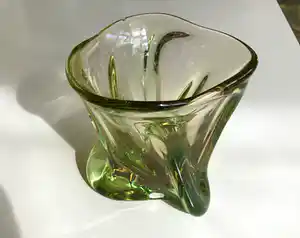 Niet of onleesbaar gesigneerd - Vaas kristal verkocht voor € 1!