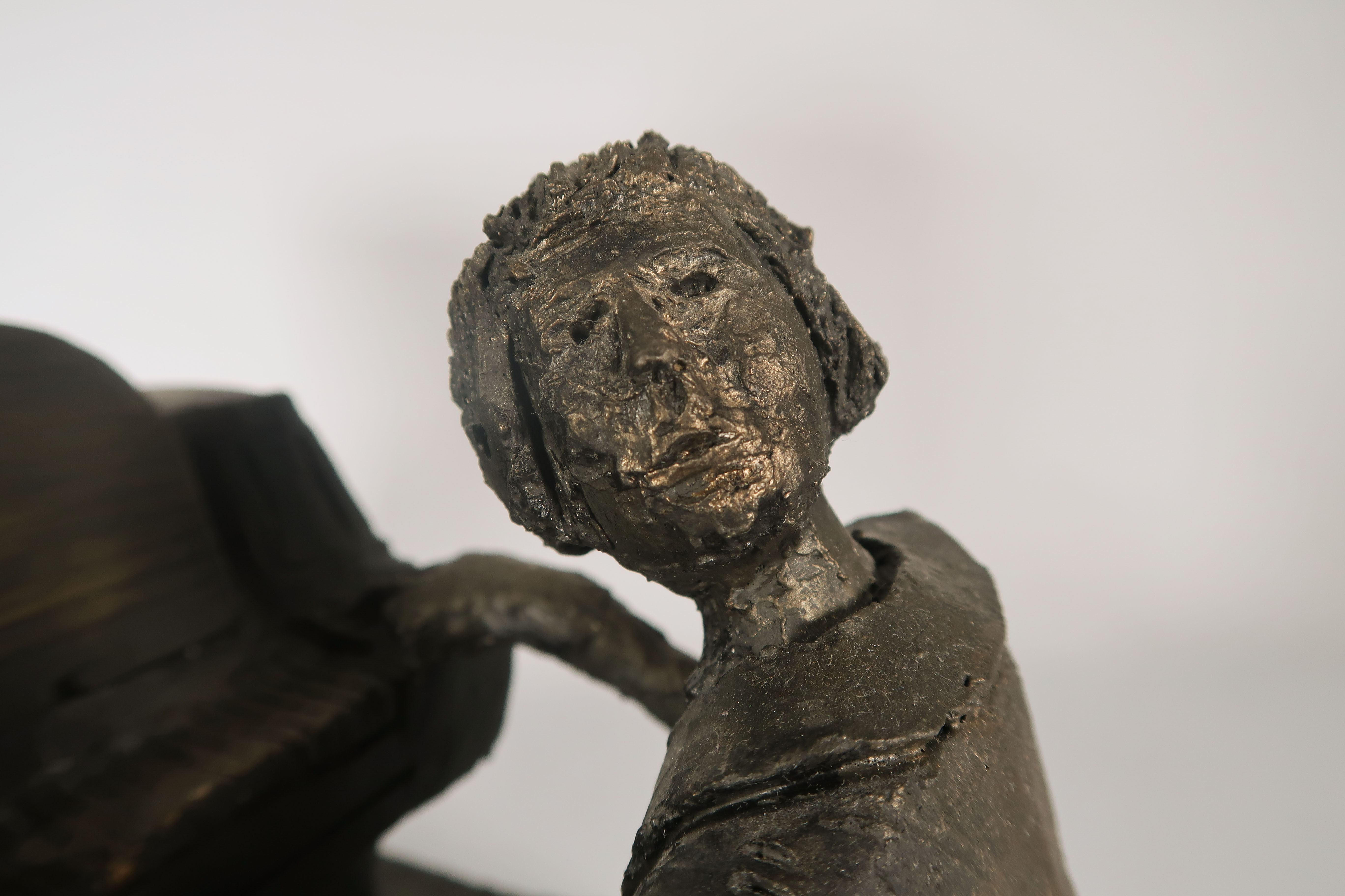 Toon Gielen - Beschilderd keramiek, Pianist kopen? Bied vanaf 1!