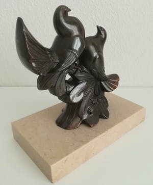 Brons (Onbekend) - Prachtig gedetailleerd sculptuur met duifjes, Art Déco kopen? Bied vanaf 60!