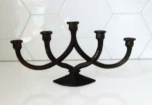 Gieterij Werkspoor - Handgemaakte gietijzeren vijfarms kandelaar verkocht voor € 33!