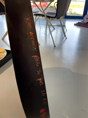 Clemens Briels - Houten wandobject, Y un acroiris piento su piel kopen? Bied vanaf 200!